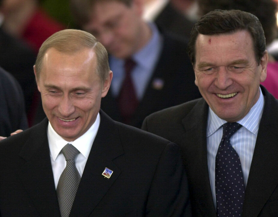 <b>GODE BUSSER:</b> Som politikere ble Vladimir Putin og Gerhard Schröder gode venner. Da Schröder gikk av, fikk han tilbud av Putin personlig om godt betalte styreverv i russiske gasselskaper. Fortsatt regner Schröder Putin som nær venn.