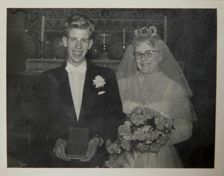 <b>BRUDEPAR:</b> Hildeborg og Olav Lia er begge fra Bø i Telemark hvor de møttes. Her er de fotografert som lykkelige nygifte i 1959.