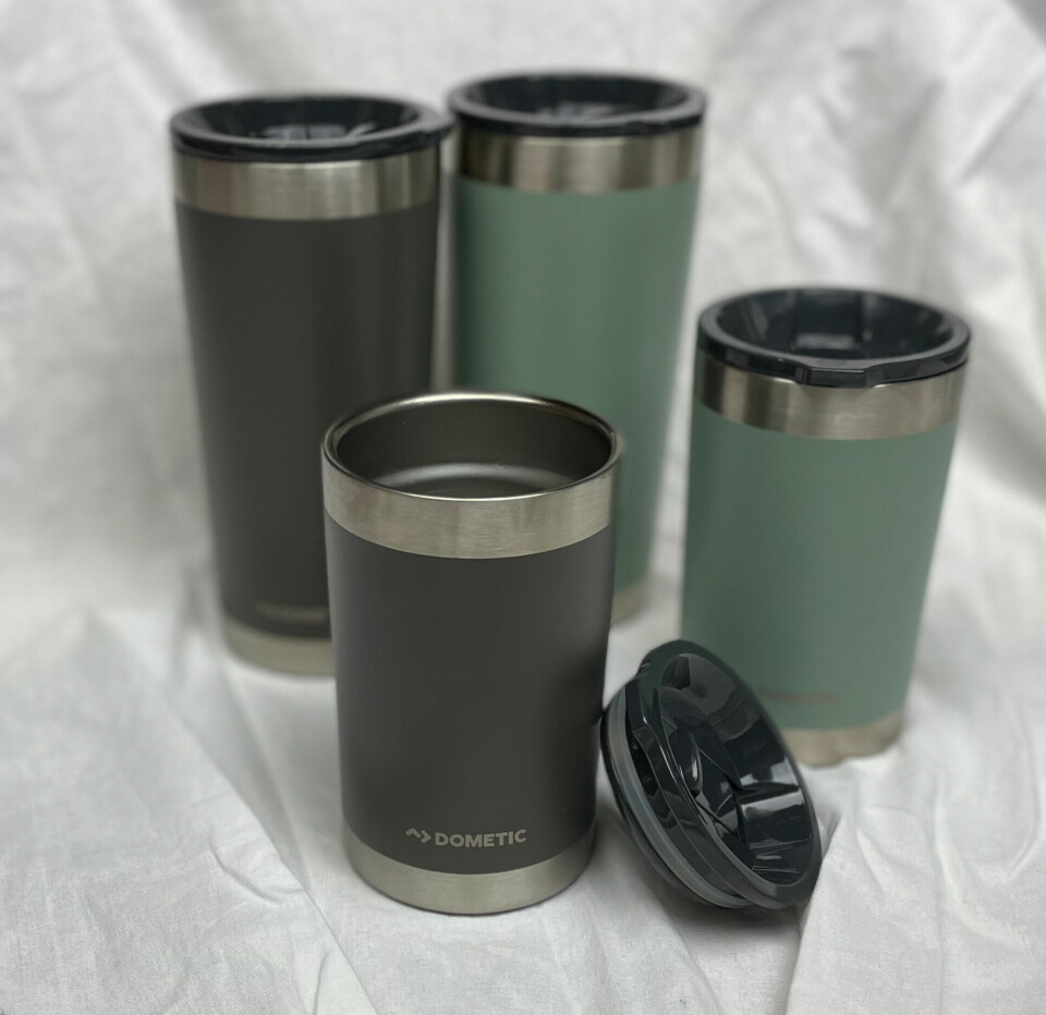 GOD TERMOKOPP: En kopp som holder kaffien varm på kalde dager, og vannet kaldt på varme dager er lett å like. Vi har testet termokoppen Thermo tumbler fra Dometic Outdoor.