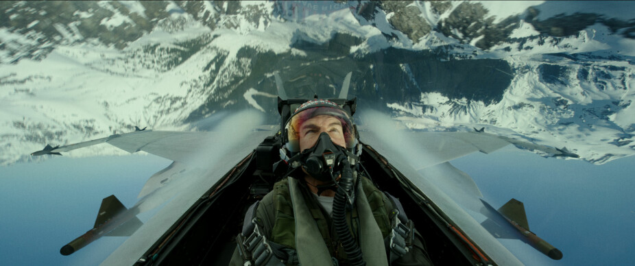 <b>FILM OG VIRKELIGHET:</b> Maverick (øverst) i luftkamp mot en røverstat og Evensen i aksjon over Jotunheimen (under). Filmen er faktisk imponerende realistisk, synes den norske jagerflyveteranen.