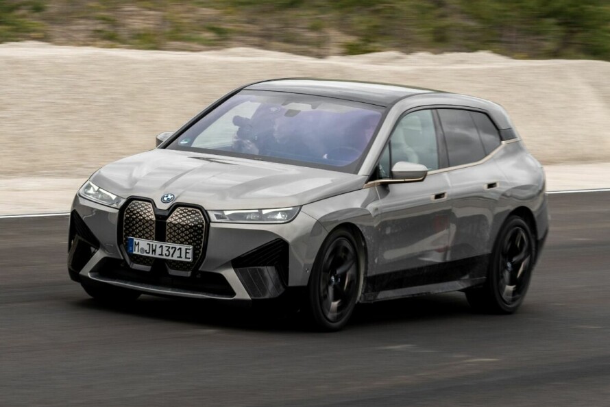 TEST: Tester for akselerasjon, manøvrering og bremser viste oss at M60 er svært smidig tross størrelse og vekt - og enormt rask.