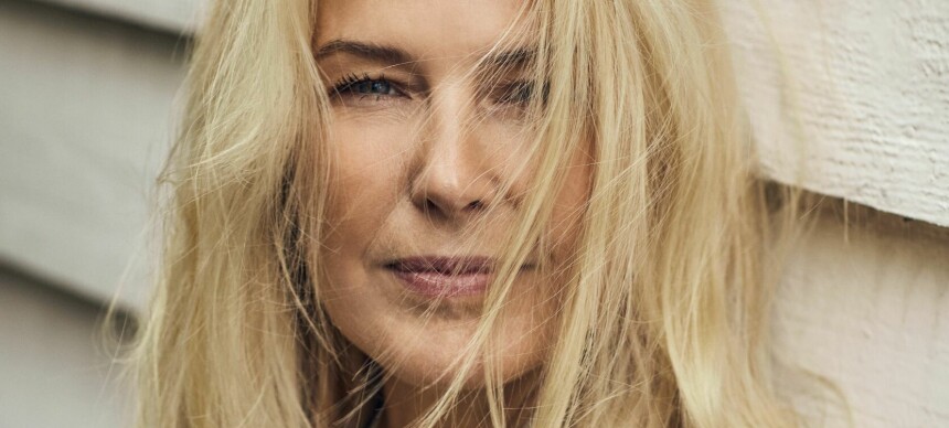 Da Vibeke våkner, tenker hun at hun har fått et kall om å gjøre slutt på alt. Hun setter seg i bilen. Heldigvis rekker politiet frem i tide