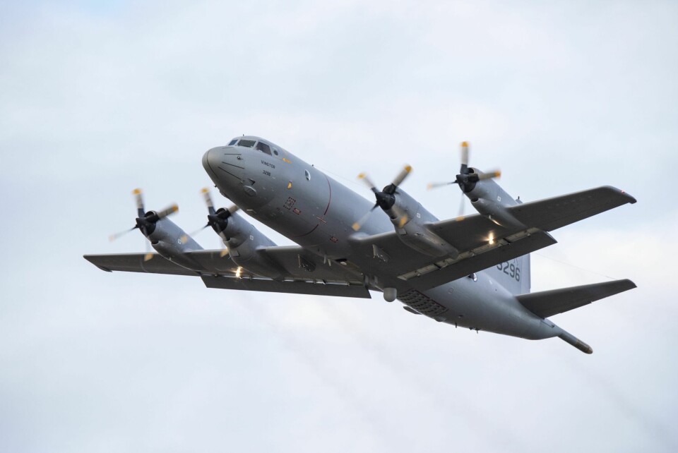 SLAPP LASTEN: Orion P3-fly opererte fra base på Flesland og slapp synkebomber over stedene den fremmede ubåten ble rapportert å være. En av de beste observasjonene av den jagede ubåten ble gjort av Orion-mannskap fra oven.