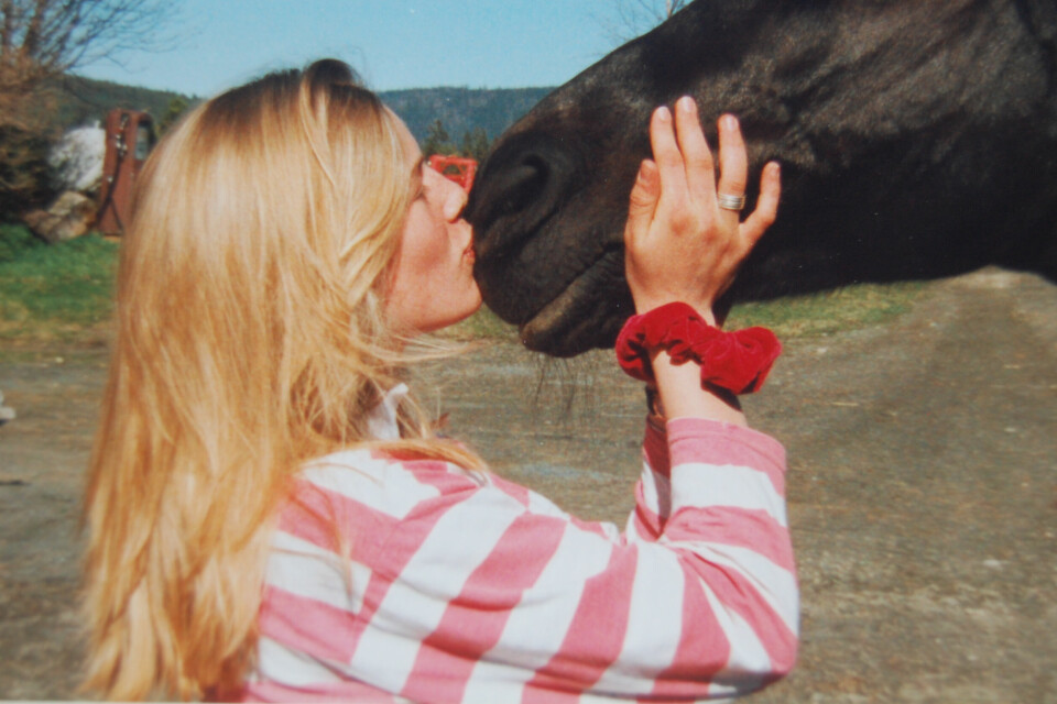 TENÅRINGEN GUNHILD: Hun bodde så å si i stallen. Gunhild red jevnlig fra hun var 10–11 år til hun ble myndig. Commander var i mange år «hennes» hest.