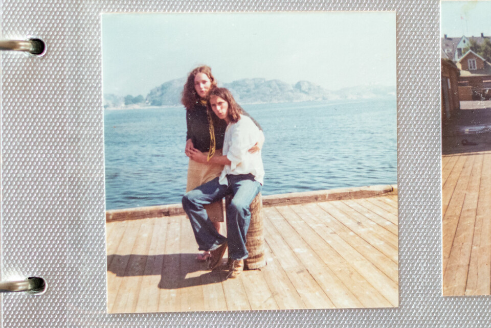TETT FORHOLD: Jens og storesøster Camilla klare for en båttur til Stavern i 1976. Søsknene har hatt tett kontakt hele veien og eier i dag hver sin del av en tomannsbolig i Oslo.