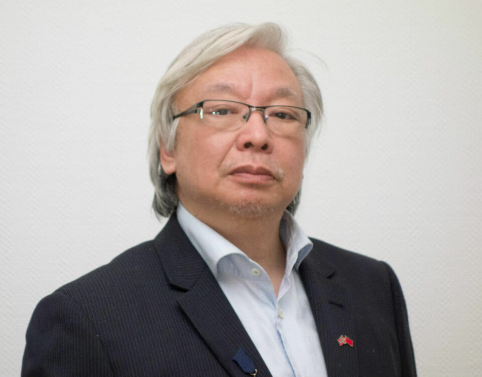 ALLSIDIG: Henning Hai Lee Yang er markedsøkonom og skipsingeniør, i tillegg har han en doktorgrad i psykologi. Han er født i oksens år og har alltid interessert seg for spådomskunst.