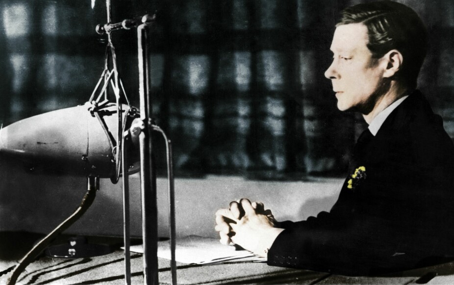 <b>ALVORSTYNGET:</b> Edward den 8. holder sin historiske radiotale til folket 11. desember 1936.