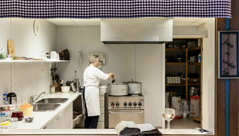 ORDNER ALENE: Dagny kommer ikke til å slutte å lage komper. Ikke før hun blir gammel, ifølge 86-åringen.