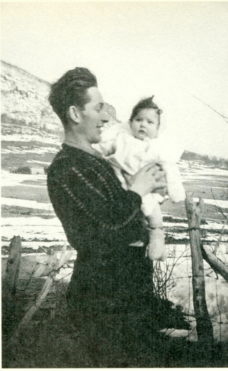 OFFER: Den stedbundne tobarnsfaren Guttorm Marvoll fra Gillesvåg var med som mannskap for å se seg litt rundt.