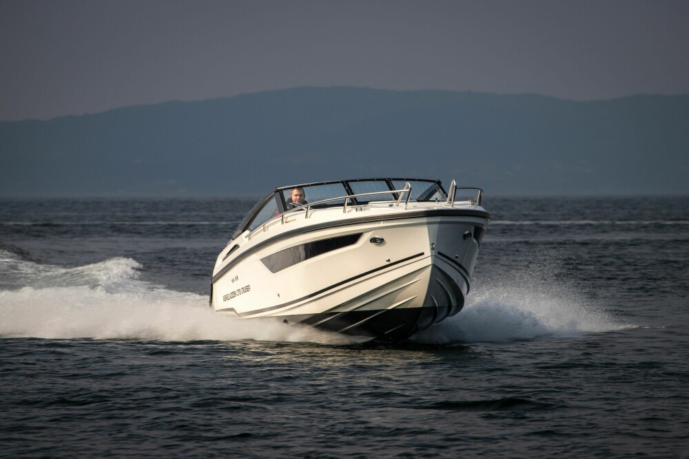 <b>FINT DRIV:</b> Båten går behagelig i sjøen, har fin marsjfart og topper på 46 knop når det trengs.