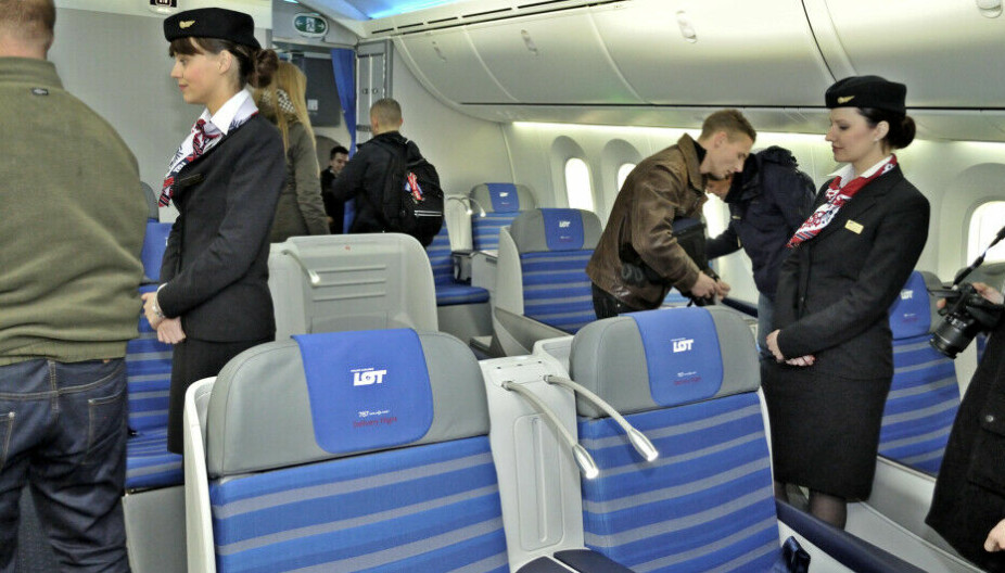 PÅ VAKT: Flypersonalet følger ekstra nøye med på hvilke passasjerer de får om bord i flyet.