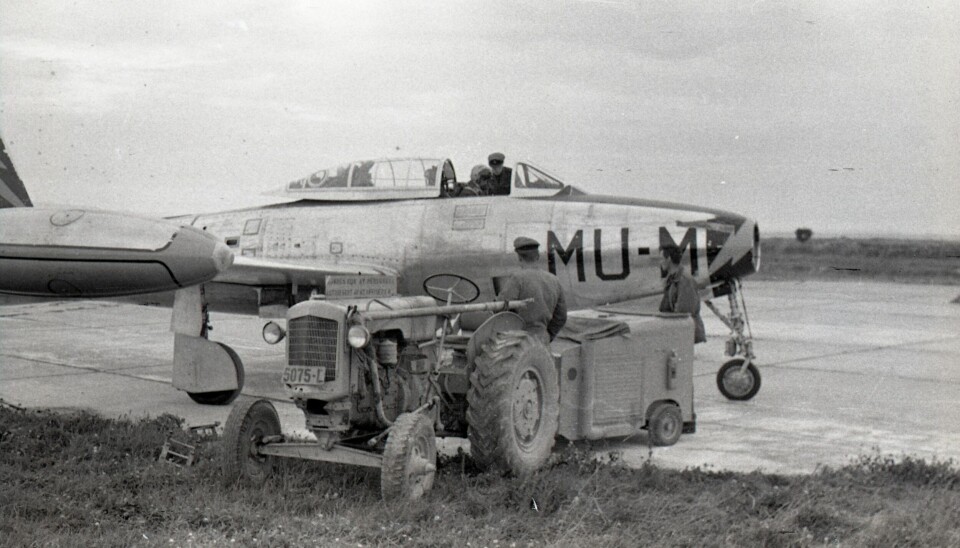DEN SISTE THUNDERJET-SKVADRON: 338 Skvadron ble opprettet på Sola i 1954. Skvadronen flyttet til Ørland samme år.