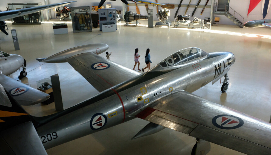 F-84G THUNDERJET PÅ GARDERMOEN: Flyet med kjennetegn MU-5 er utstilt i Forsvarets flysamling.