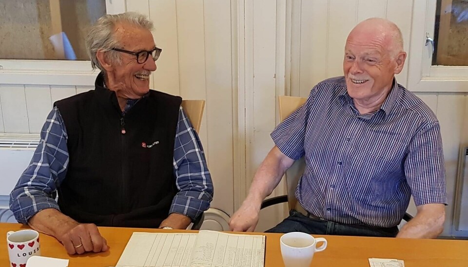 TILBAKE PÅ FLYSKOLEN: 7. juni 2021 fikk Sola flyklubb besøk av sin første skolesjef, Harald Risvik (t.v.). Han fikk møte sin elev fra 1963, Åge Arne Amdal (t.h.), som fortsatt er aktiv.