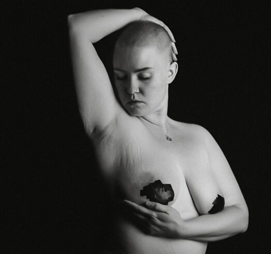 DEN TØFFE BESKJEDEN: På dette bildet har Ann Katrine nettopp fått vite at hun har kreft i begge bryst. Hun bestemte seg raskt for å være åpen om diagnosen, og oppfordre andre kvinner til å sjekke seg.