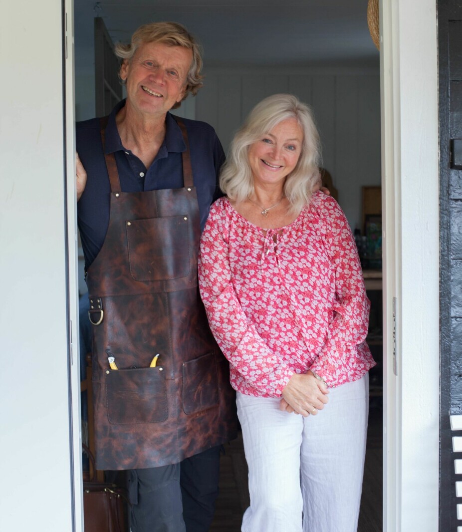 <b>HER BOR:</b> Marit Næss Jørgensen (60) og Geir Jørgensen (61) har skapt en oase av en kolonihage på kun ett år. Marit driver hageplanlegging.no.