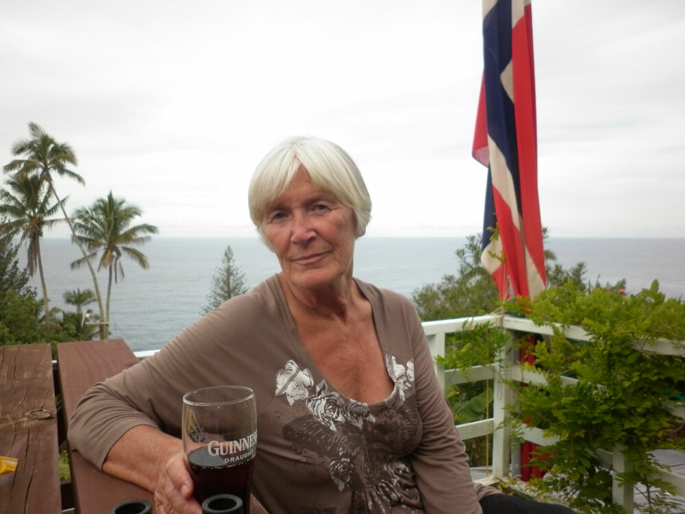 <b>GLEMMER IKKE HJEMLANDET:</b> Kari dro til Pitcairn og slo seg ned, men har fortsatt sterke følelser for hjemlandet sitt. 