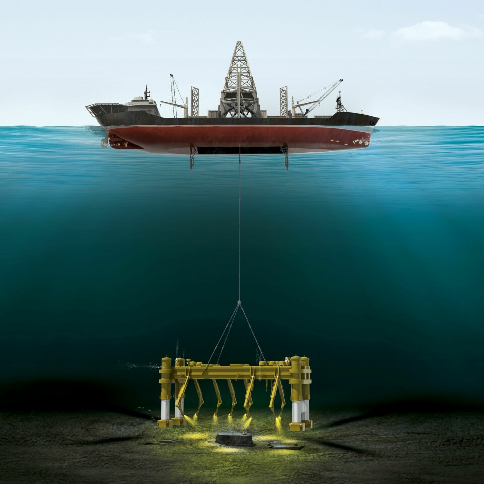OPERASJONEN: Etter å ha grepet K-129 på bunnen, ble gripekloa heist inn i dokken under midten av skipet. Støttebena på hjørnene av gripekloa ble etterlatt på havbunnen.