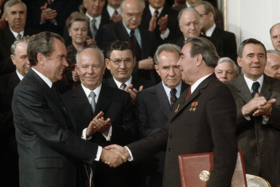 STORPOLITISK SPILL: Mens amerikanerne planla å stjele vraket av K-129 og hemmelighetene om bord etter ordre fra president Richard Nixon, forhandlet statslederne Nixon og Leonid Bresjnev frem nedrustningsavtalen SALT. Avtalen ble signert under toppmøte i 1973.