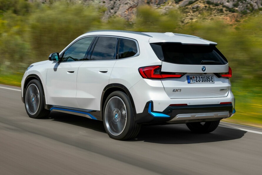 FØRST UT: iX1 kommer i første omgang i modellen xDrive30, med to elmotorer, 313 hestekrefter og firehjulstrekk.