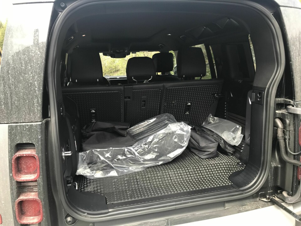 STJELER PLASS: Batteriet stjeler litt bagasjeplass og utelukker en tredje seterad.