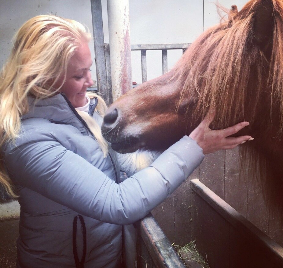 FINNE GLEDEN: Bjørg har klart å finne gleden i livet. Hele livet har hun elsket hester.