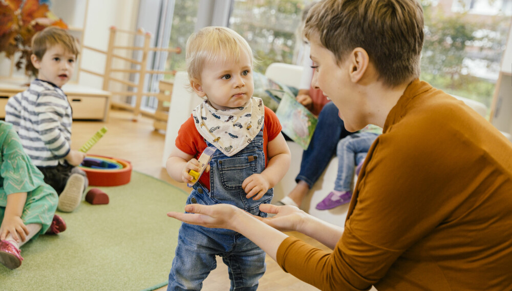 TILVENNING I BARNEHAGEN: – Timene i barnehagen tar det mes­te av kref­ter og over­skudd, så res­ten av våkentiden bør der­for være ro­lig og for­ut­sig­bar, sier ekspert.