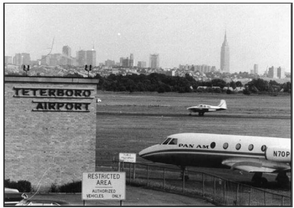 <b>SVIPPTUR:</b> Flyplassen Teterboro i New Jersey ligger så nær New York at byen er godt synlig i bak-<br/>­­grunnen.