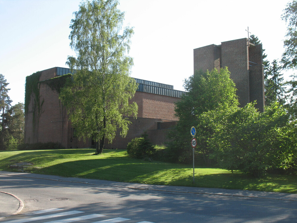 <b>ÅSTED:</b> Marie Madeleine Steen lette frem ofre i kirker, som her på Lambertseter i Oslo. Der ble vikarprest Øyvind Mæland offer.