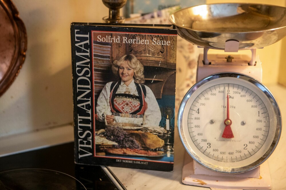 <b>KOKEBOK:</b> Solfid ga ut denne kokeboken med smakfull vestlandsmat på Samlaget i 1987.