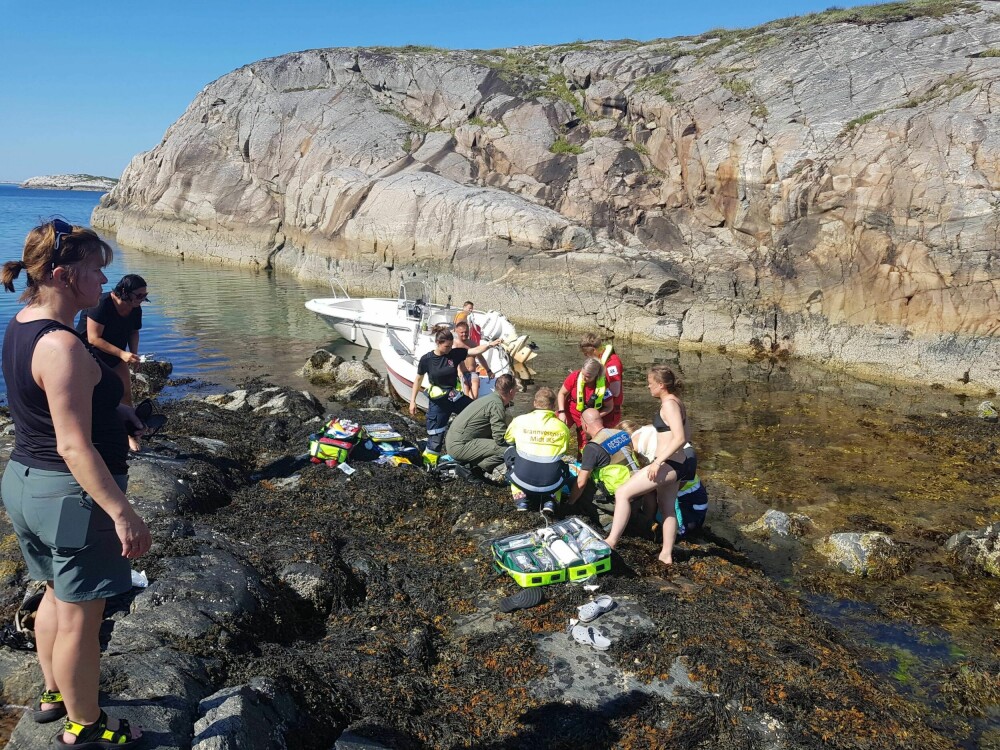 <b>ETTER STUPET:</b> Teamet fra Norsk Luftambulanse har ankommet ulykkesstedet