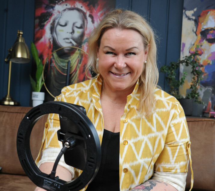 BLOGGER: Tina har nesten 40 000 følgere på Instagram-kontoen sin @tinastreningsblogg, der hun legger ut morsomme videoer om alt fra trange kreppbadedrakter til fråtsing i ostekake. Vi elsker det!