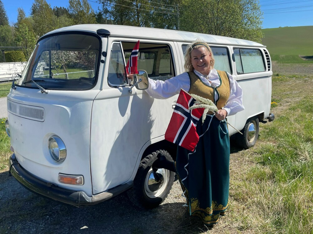 <b>FELLES INTERESSE:</b> Tina og Eirik har en forkjærlighet for gamle folkevognbusser, og restaurerer Lagertha sammen. Planen er å kjøre rundt i landet og ta bilder av henne i vakre omgivelser. Følg eventyret på Instagram: @lagertha_vwbus.