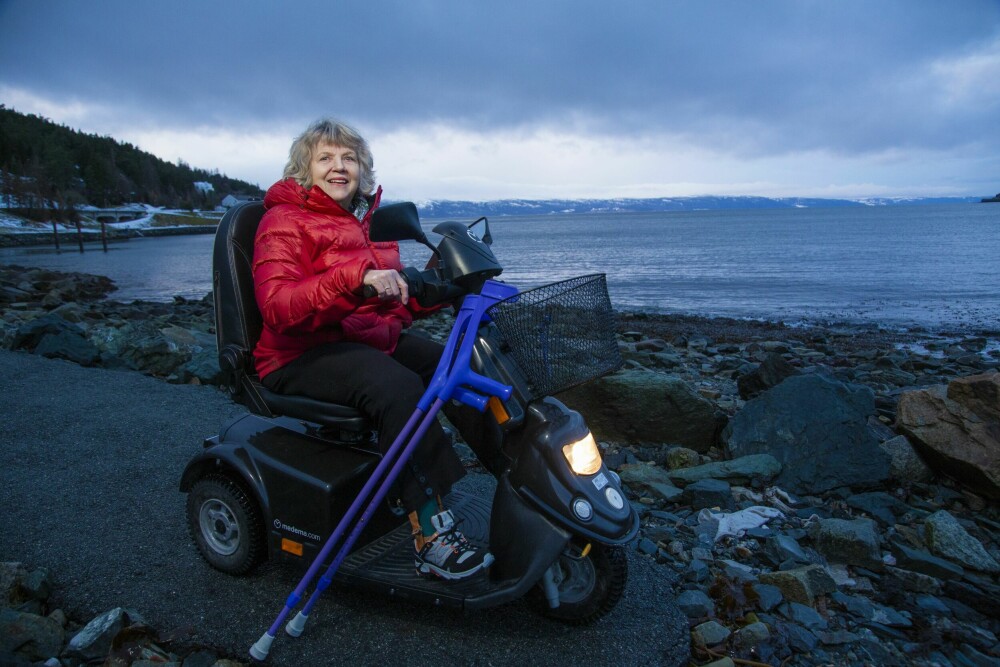 <b>ET GODT LIV:</b> – Jeg lever et aktivt liv til tross for handikappet, sier Jorunn Aune (73) fra Trondheim. Hun har skaffet seg flere hjelpemidler som gjør at hun kan gjør som hun vil. Blant annet en minicrosser som hun kommer seg rundt med. 