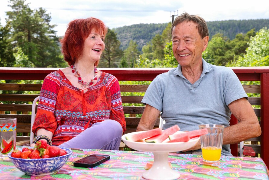 GOD STEMNING: Det var upåklagelig stemning da Her og Nå besøkte det kjente ekteparet Mari Maurstad og Aage Kvalbein på hytta i Drøbak-området.