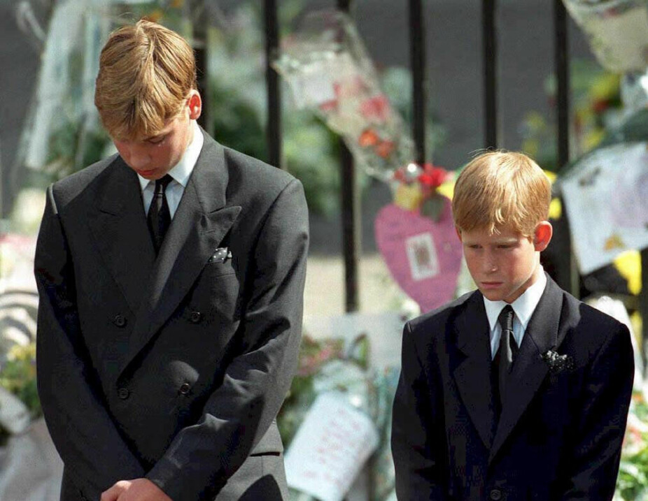 <b>EN TØFF DAG:</b> Prins William og prins Harry opplevde sitt livs mareritt bare 15 og 12 år gamle. De var begge sterkt knyttet til sin mor.