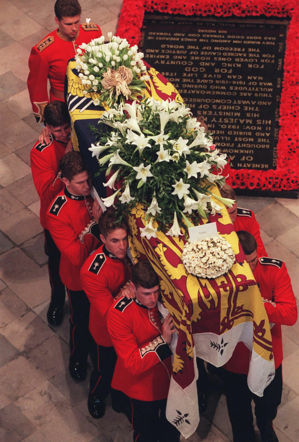 <b>VAKKER SEREMONI:</b> To milliarder mennesker fulgte begravelsen til prinsesse Diana.
