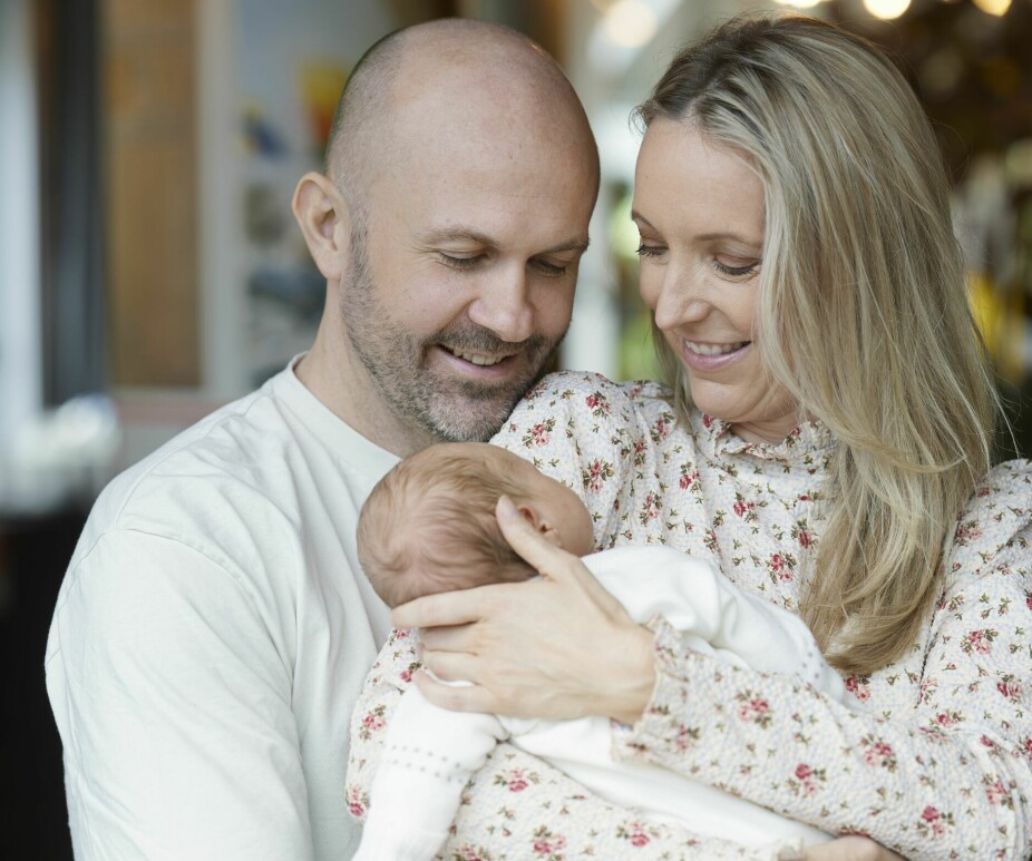 Yvonne Fondenes og Thomas Halvorsen er lykkelige foreldre til Fey Caspara.