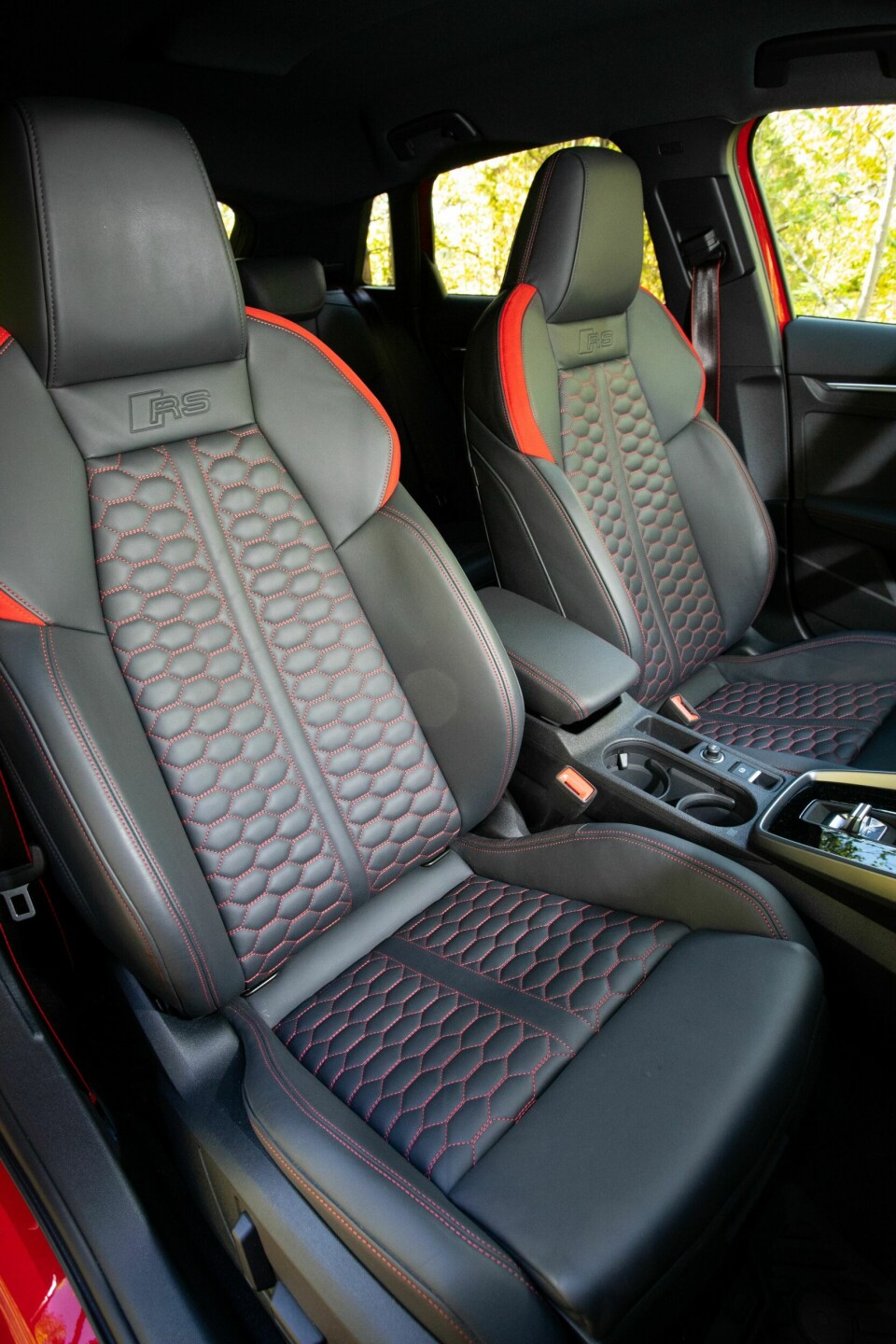 STØDIG: Setene i RS3 gir en fin blanding av langturskomfort og tilstrekkelig støtte.
