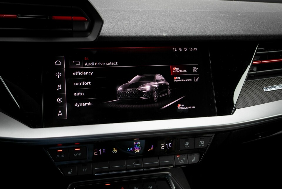 FLERE VALG: RS3 har en lang rekke innstillingsmuligheter for en ivrig sjåfør. Til og med bakhjulsdrift.