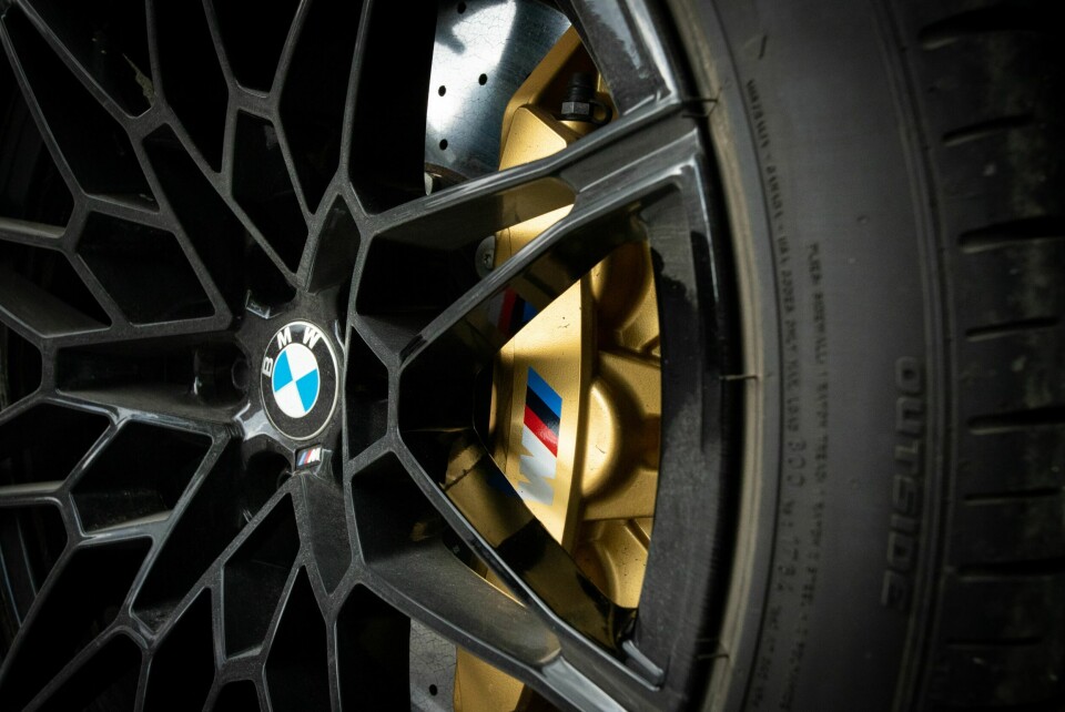 BRÅSTOPP: Keramiske bremser og eget komfort/sport-oppsett. Effekten kan ikke beskrives, den må oppleves.