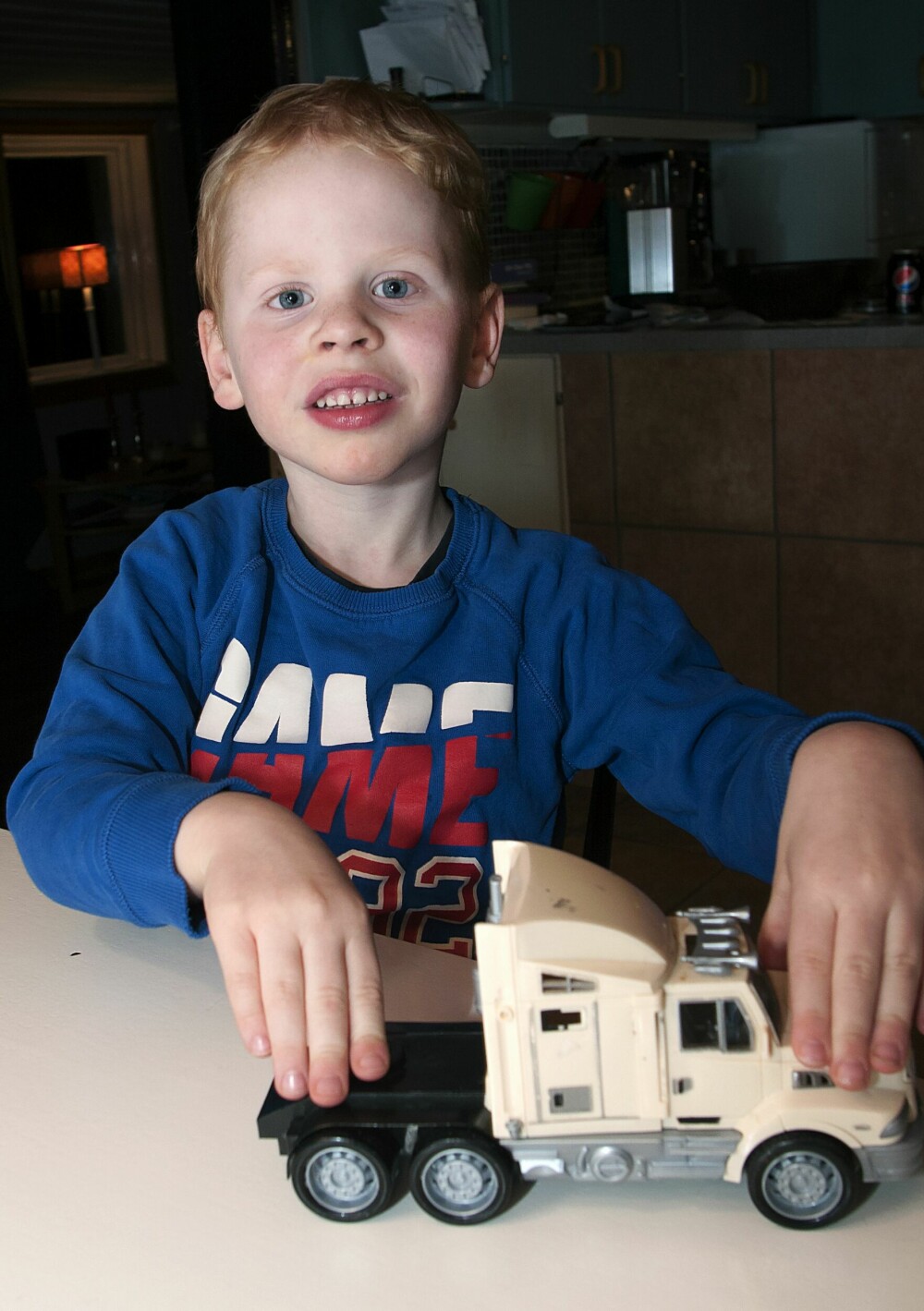 <b>FREMTIDS-PLANER:</b> Liam elsker biler og skal bli bilmekaniker når han blir stor.