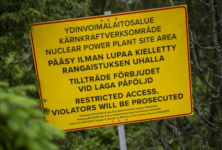 <b>PASS OPP:</b> Advarende skilt som dette står nærmest overalt på Olkiluoto-øya.