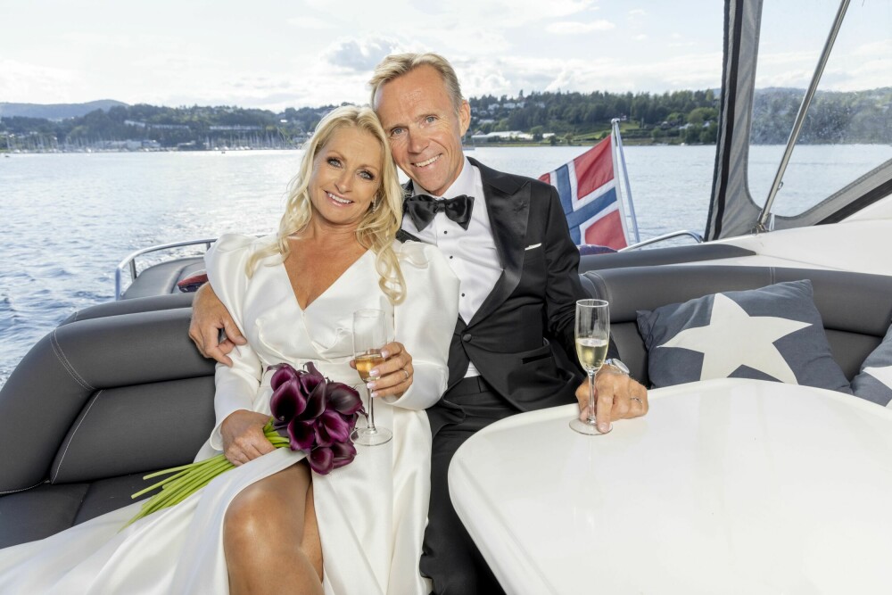 <b>GIFT I ETT ÅR:</b> Merete og Anders ga hverandre sitt «ja» under en vakker seremoni i Asker kirke i fjor. Den 6. august kunne de dermed feire ett års bryllupsdag.