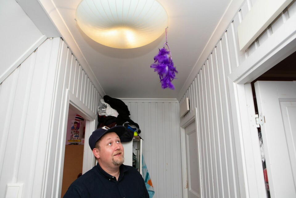 DRØMMEFANGEREN: Stian har hengt en drømmefanger i gangen utenfor barnas soverom, men det er bare den yngste datteren som våkner om natten og ser ting ingen andre kan se.