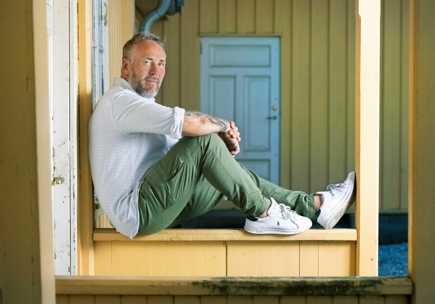 TEATERSCENE: – Forestillingen er en reise i det som på mange måter er en klassisk alkoholiker-historie, sier Michael.