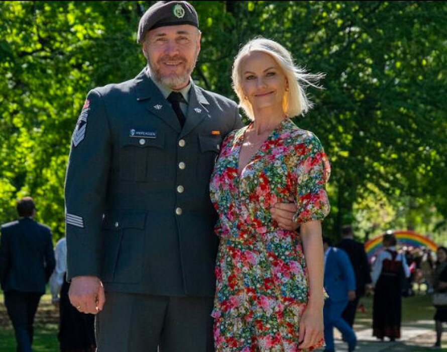 GIFTER SEG: I fjor høst fridde «Mikke» til samboeren Eva, og neste sommer skal de to gi hverandre sine ja. Men før det, 1. november, fyller radiokjendisen 50 år. – Jeg føler at jeg har kastet bort så mange år at jeg har en del ting jeg må rekke å få gjort. Det sniker seg inn at «Nå har du ikke så god tid igjen», forteller han.