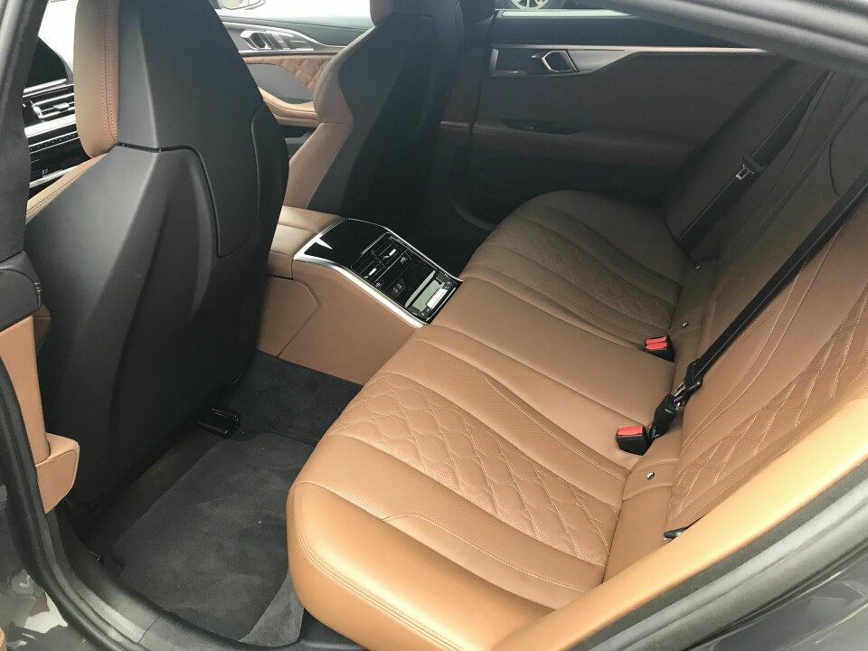 SPORTSKOMFORT: De ytre baksetene har samme utforming som sportsetene fremme.