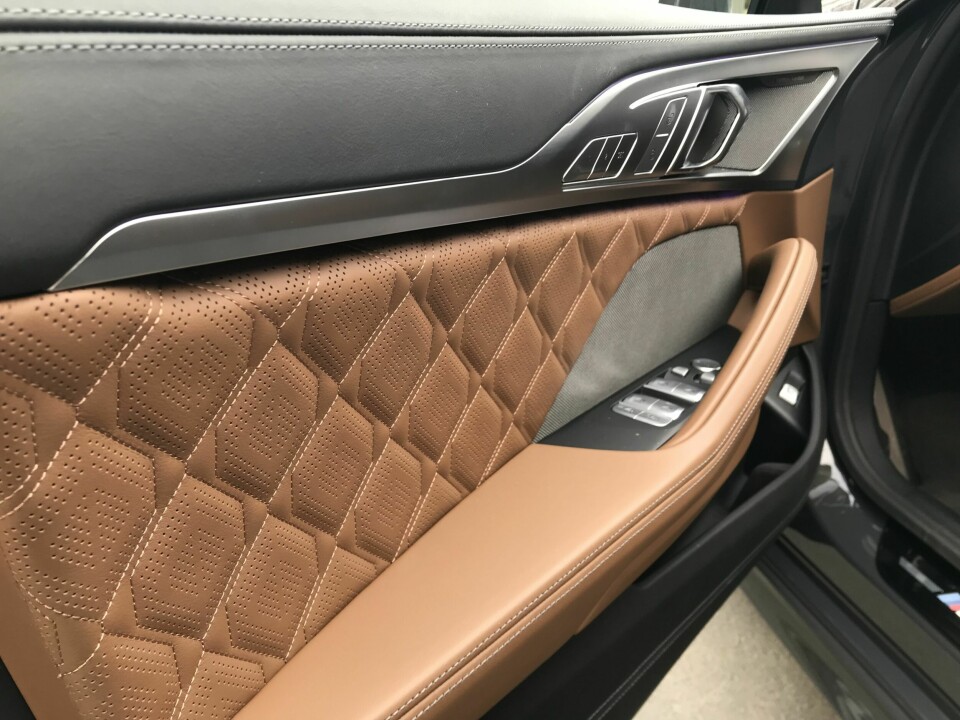 3D: Perforert skinn i 3D-mønster.