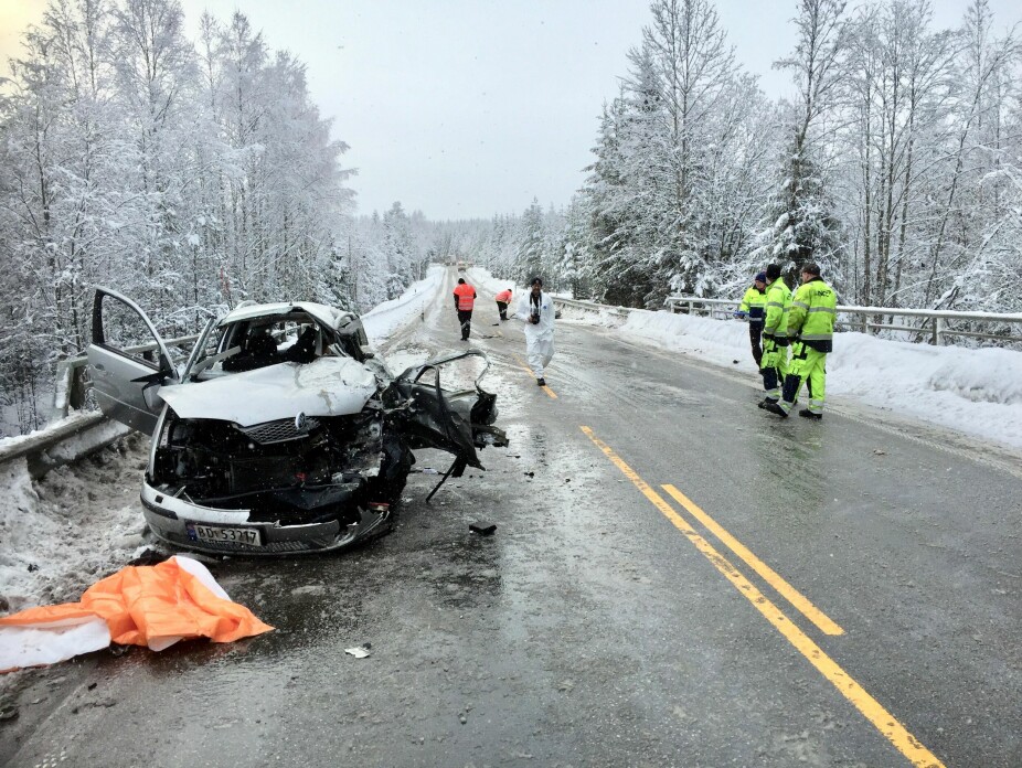 DRAMATISK: Åshild og Martin kom såvidt fra det med livet i behold da en polsk trailersjåfør som hadde mistet førerretten i Norge på grunn av en annen alvorlig ulykke, likevel satte seg bak rattet på glatt føre.